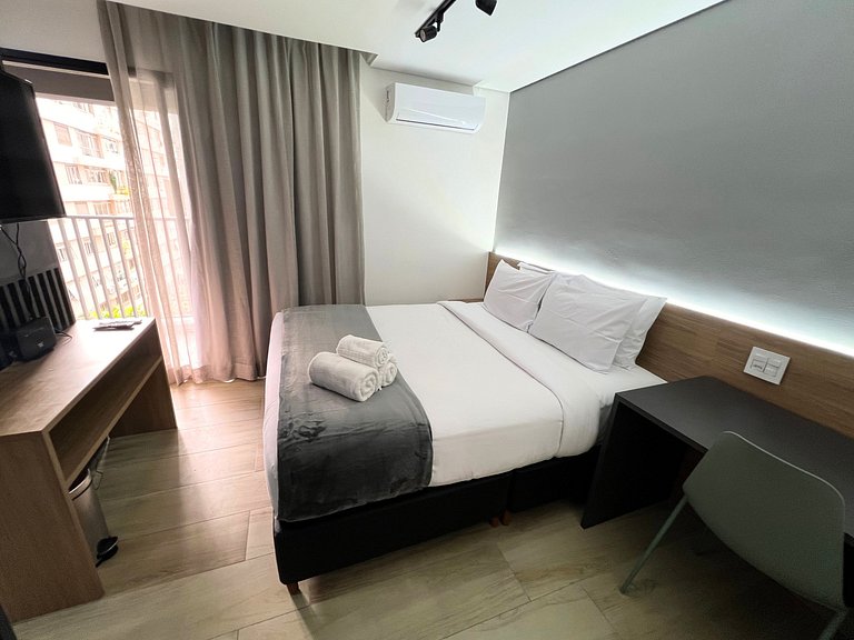 Estúdio com varanda ao lado da Avenida Paulista