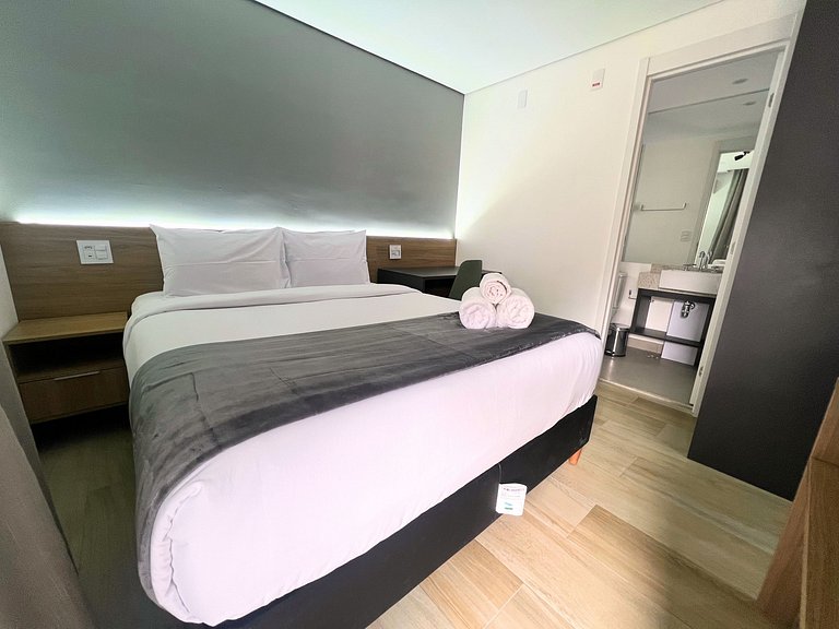 Estúdio com varanda ao lado da Avenida Paulista