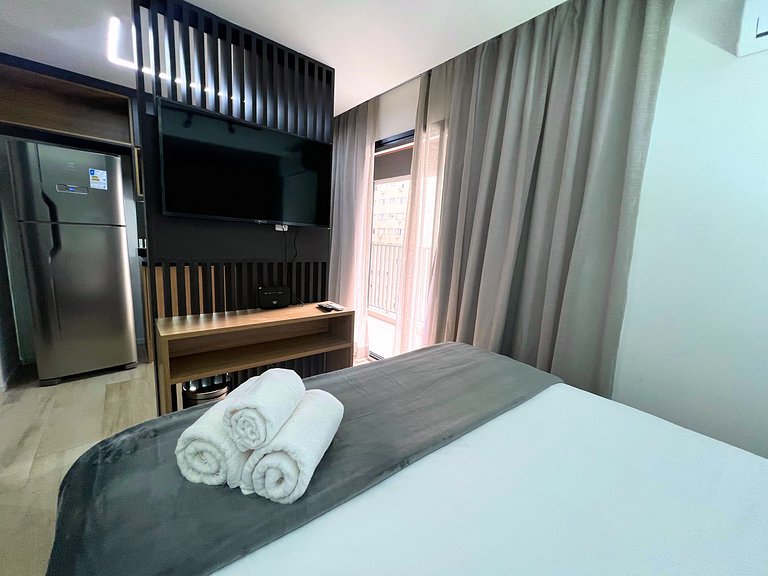 Estúdio com varanda ao lado da Avenida Paulista