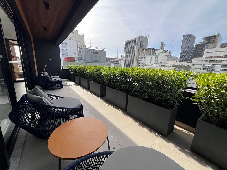 Estúdio com varanda ao lado da Avenida Paulista