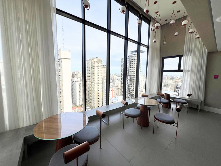 Estúdio com varanda ao lado da Avenida Paulista