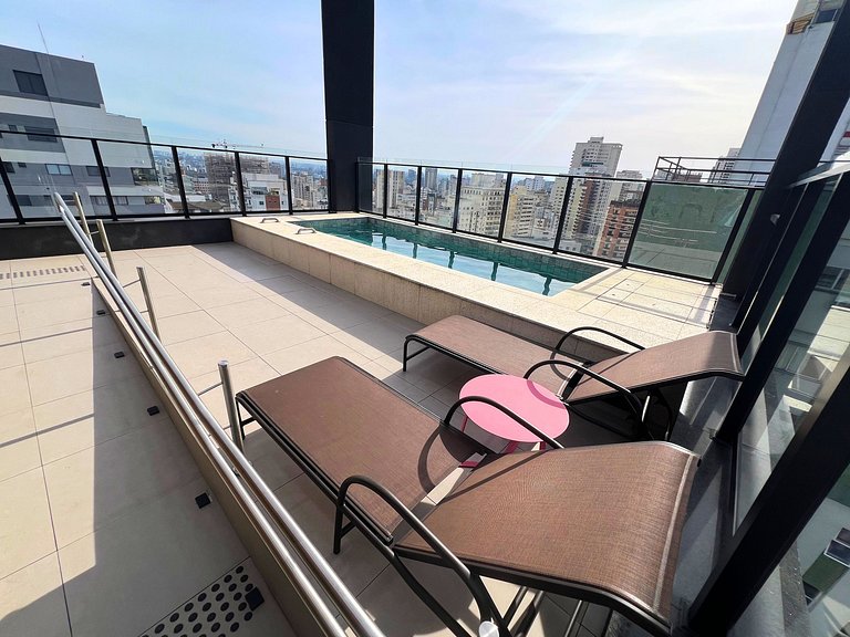 Estúdio com varanda ao lado da Avenida Paulista