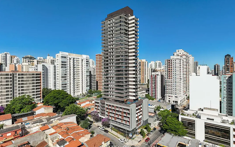 Studio moderno ao lado do Allianz