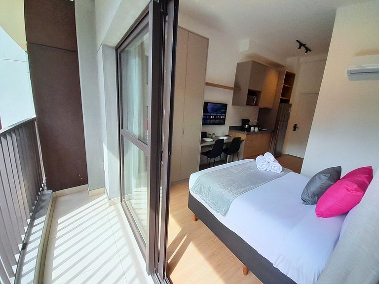 Studio moderno ao lado do Allianz