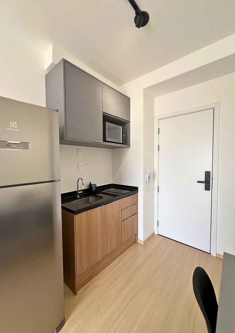 Studio moderno na Vila Mariana • Perto do metrô